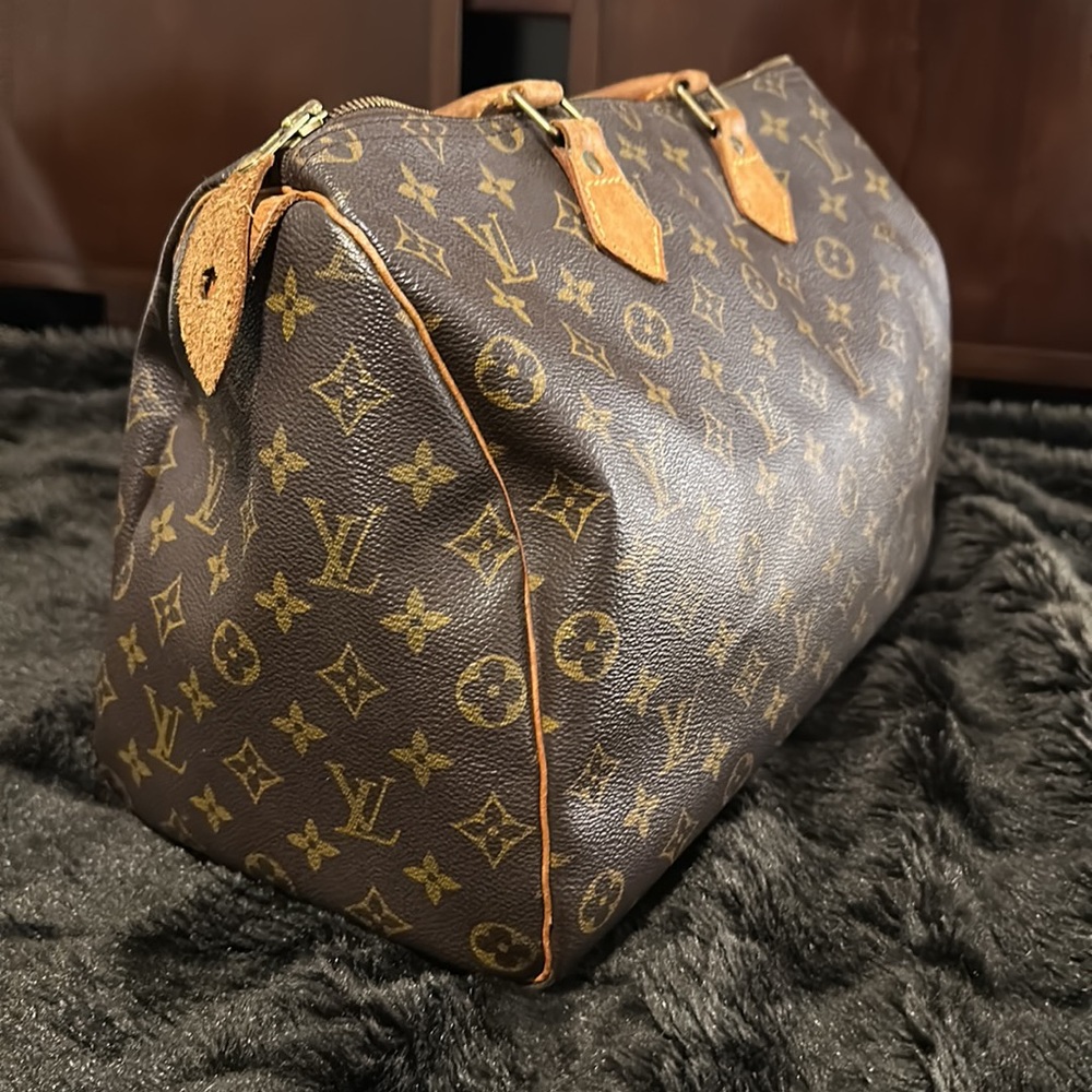 Louis Vuitton - Picture 2 of 14